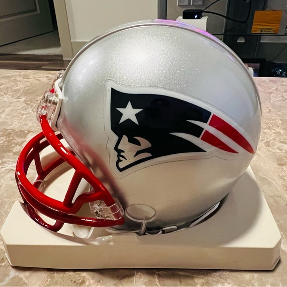 EXTREMELY RARE - Tom Brady Autograph Mini Helmet - Picture 2 of 7